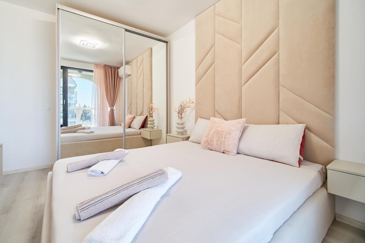 Mediterranea Complex - Luxury Apartment With Sea & Pool View! Varna Luaran gambar